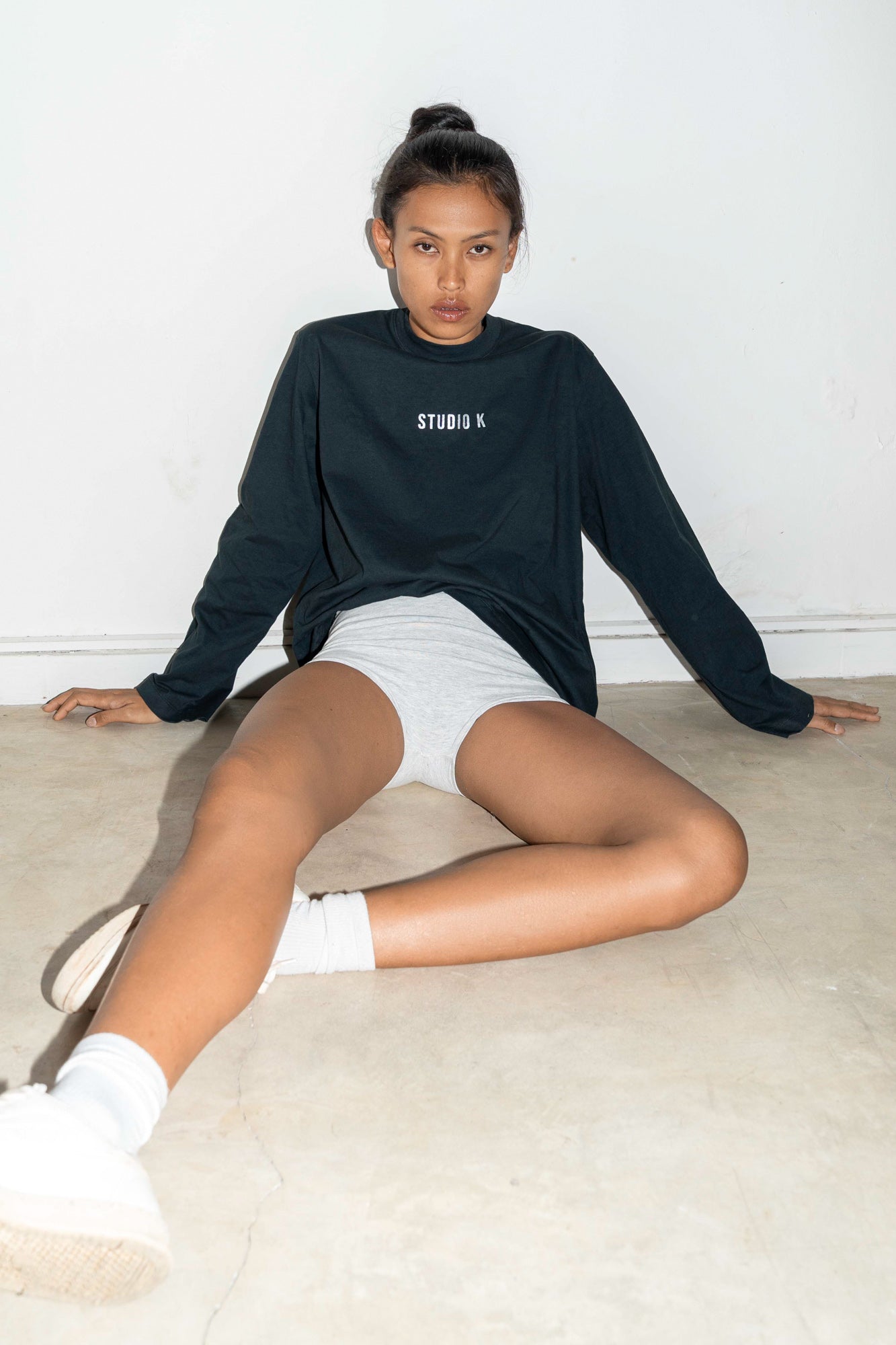 Studio K long-sleeve T-shirt in sizes S, M, L – sustainable yoga wear, soft and breathable.